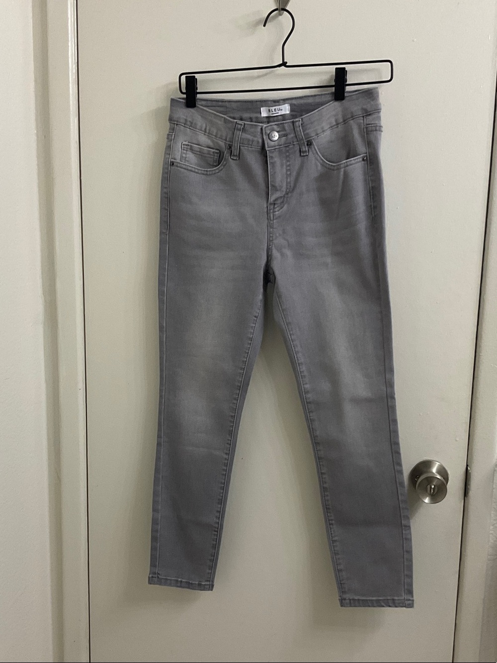 Slim Grey Women's Skinny Jeans — Modern Stretch Fit